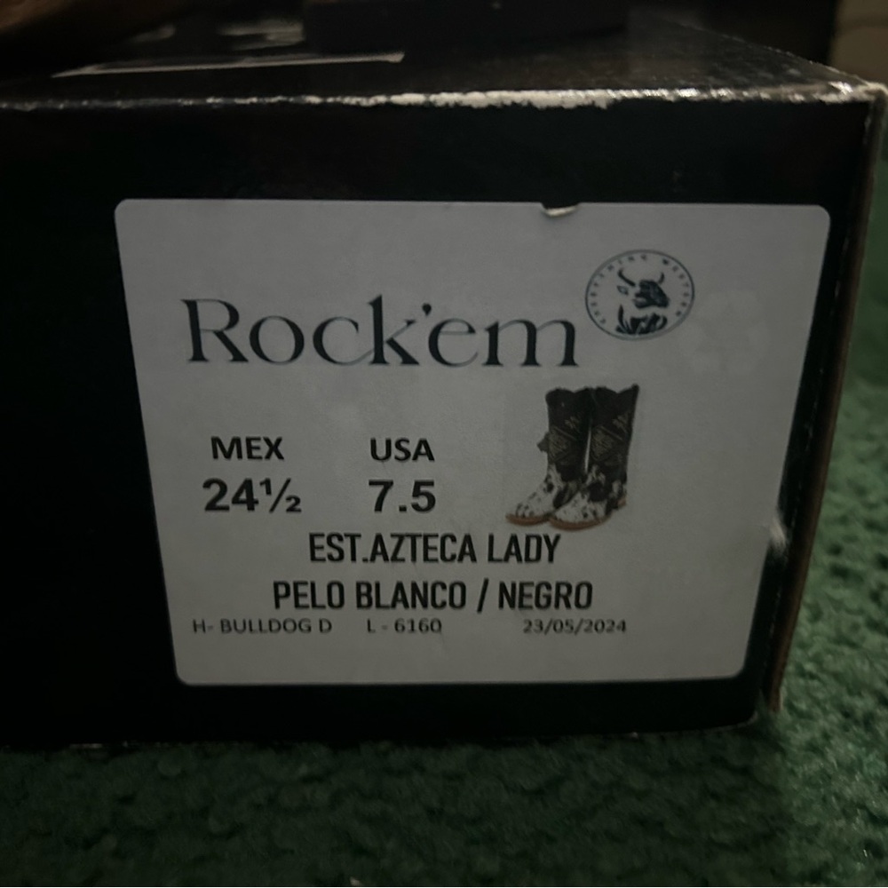 Women’s Cowhide Rock’em Boots 
Black and white